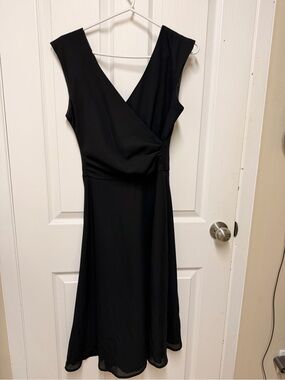 Classic Black V-Neck Sleeveless Dress
